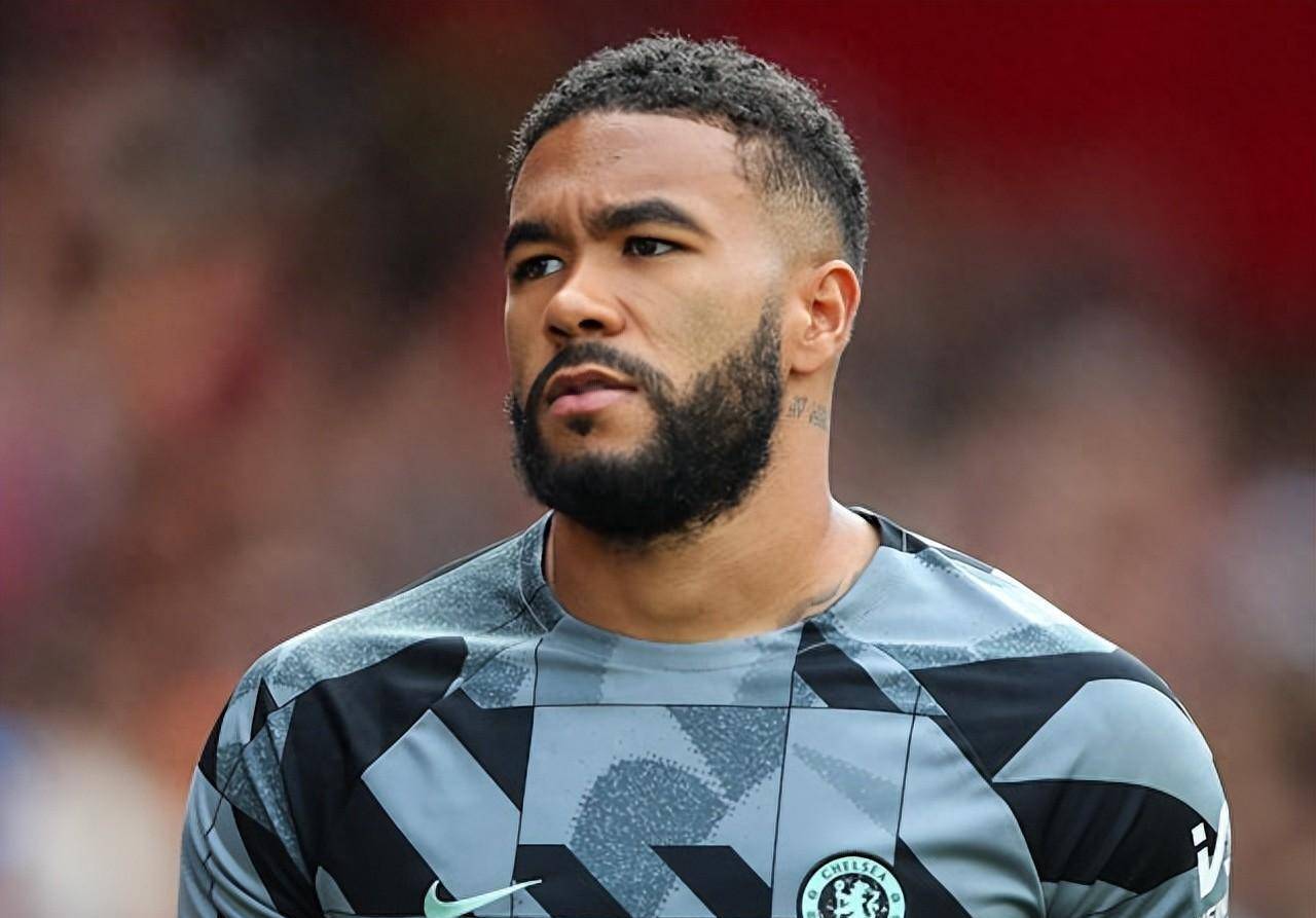 詹姆斯重返赛场，表现优异首场状态出色，切尔西观众沸腾！